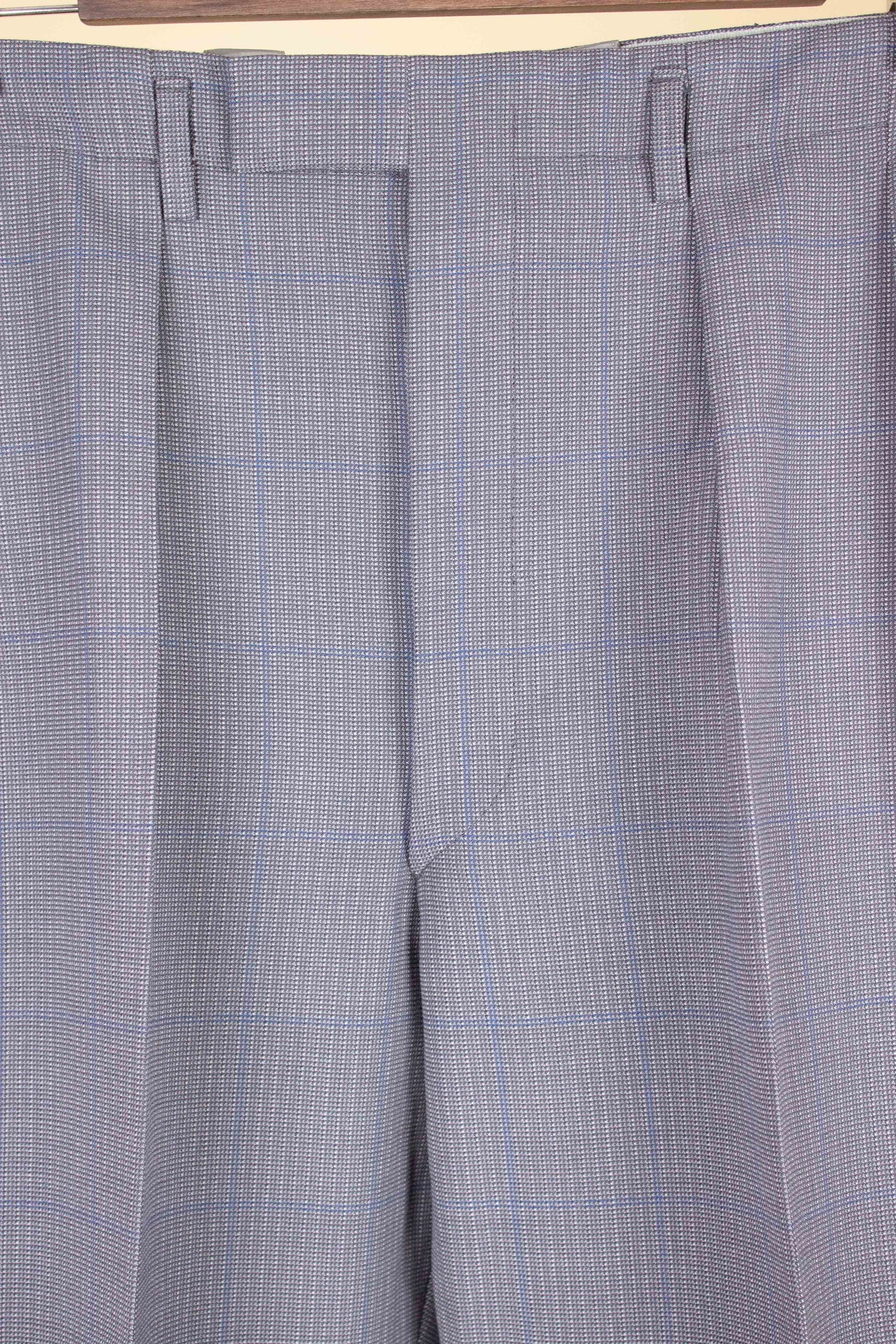 SWEDISH 1950S LIGHT GREY WINDOWPANE TWO PIECE SUIT BY KABOM. SIZE CA EU 50-52