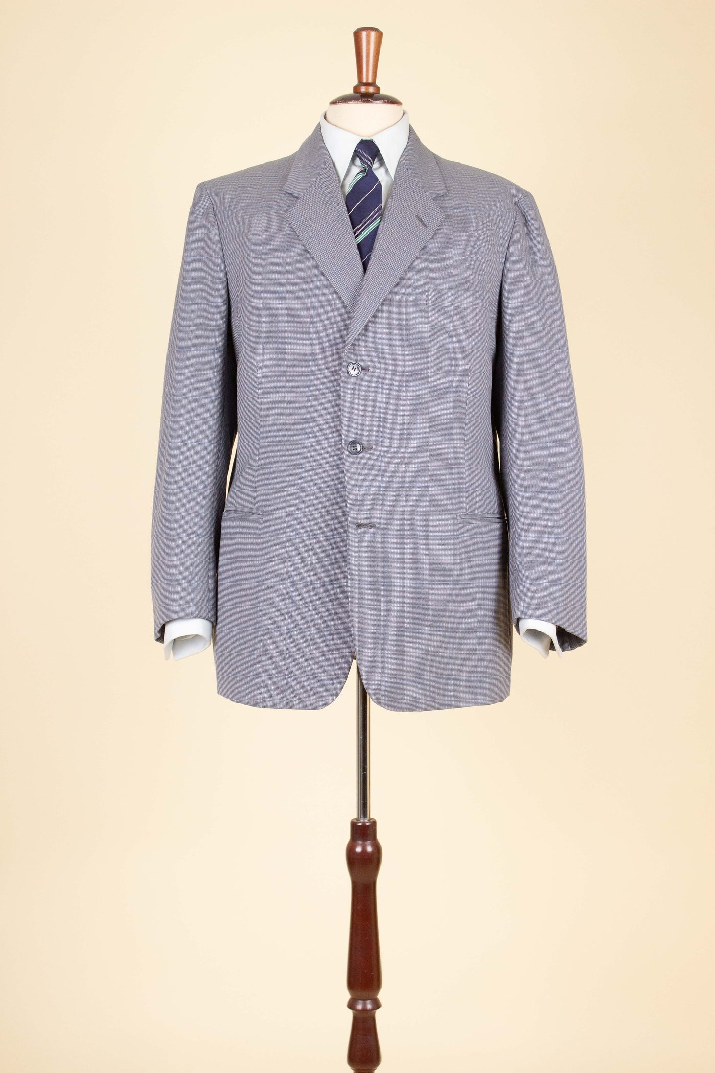 SWEDISH 1950S LIGHT GREY WINDOWPANE TWO PIECE SUIT BY KABOM. SIZE CA EU 50-52