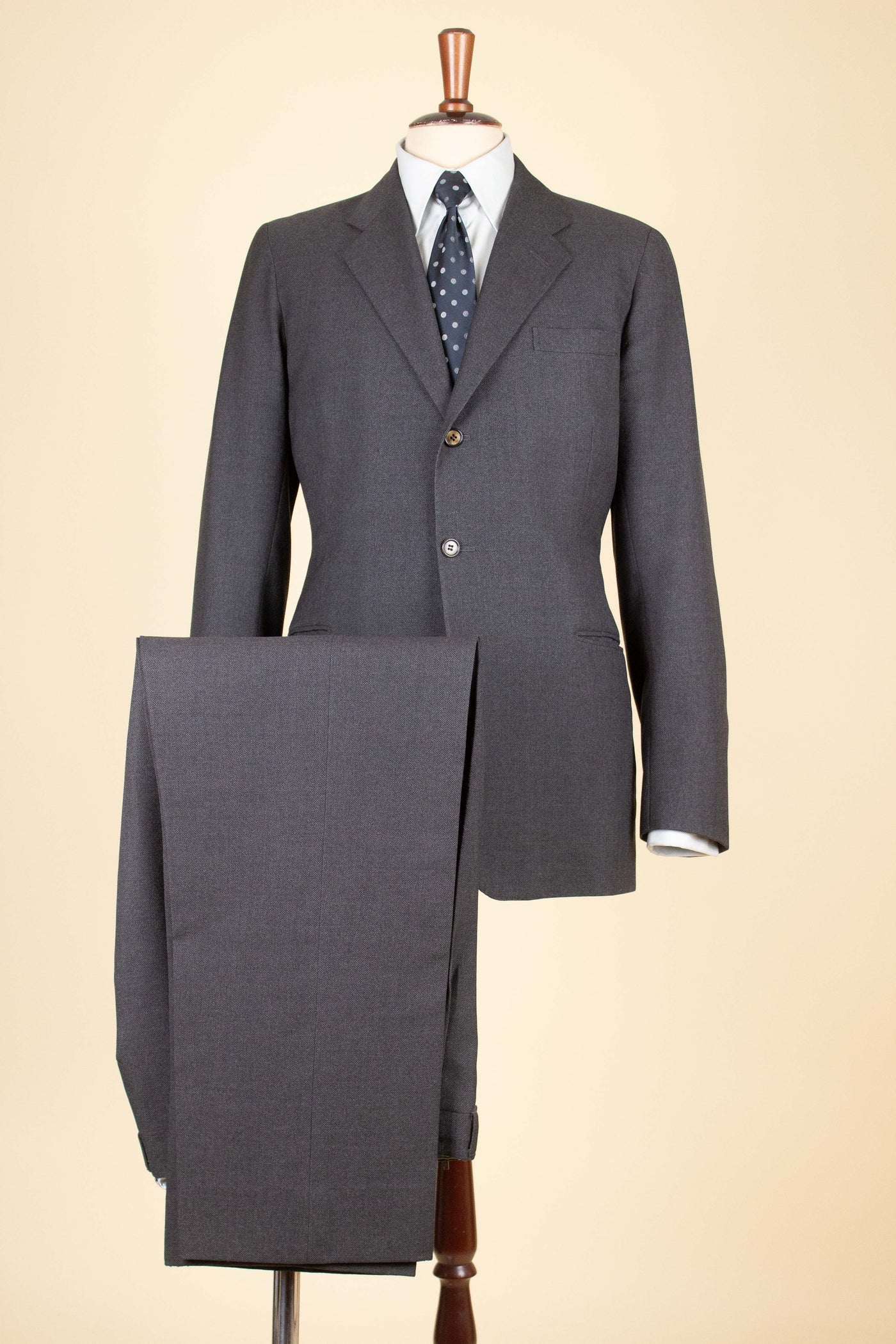 SWEDISH 1950S DARK GREY TWO PIECE SINGLE BREASTED SUIT. SIZE CA EU 46