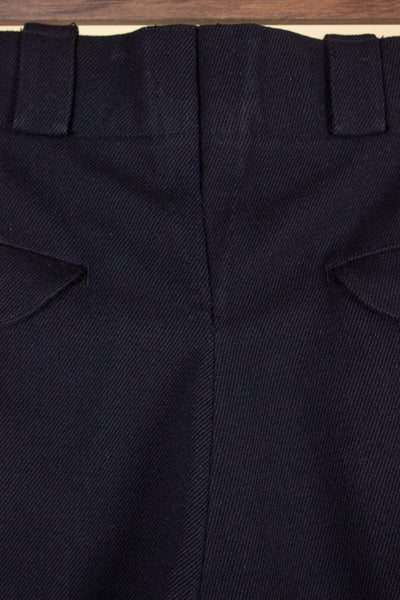 SWEDISH 1930S DARK BLUE TWILL DOUBLE SKI SUIT WITH DOUBLE BREASTED JACKET AND PLUS FOURS. SIZE CA EU 44-46