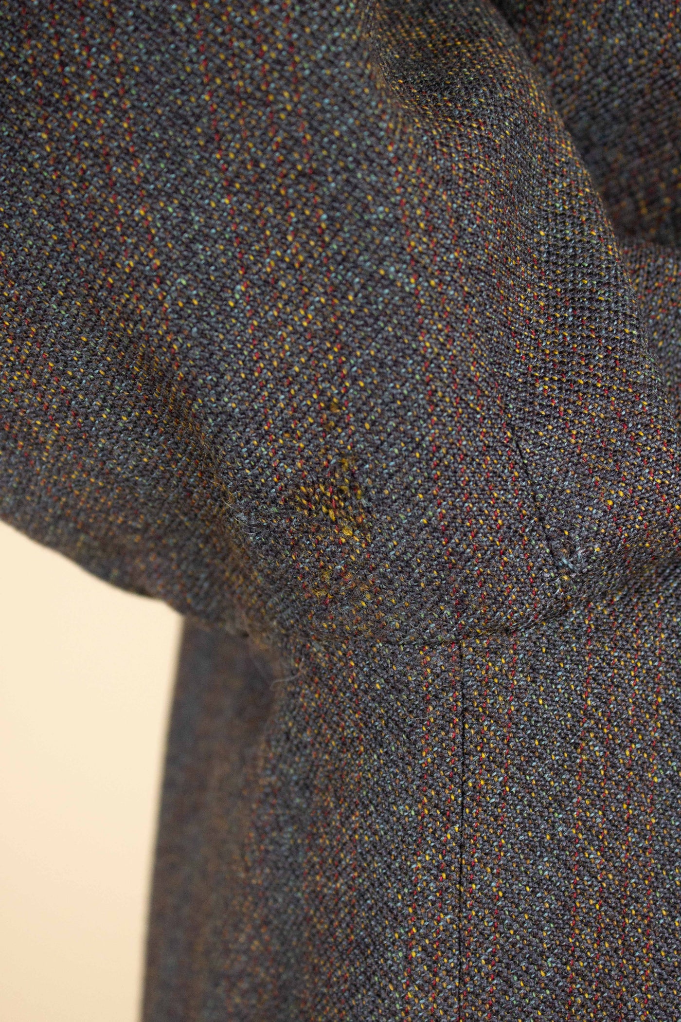 BRITISH 1950S/1960S BROWN-GREEN TWO PIECE SINGLE BREASTED BESPOKE SUIT. SIZE CA EU 52-54