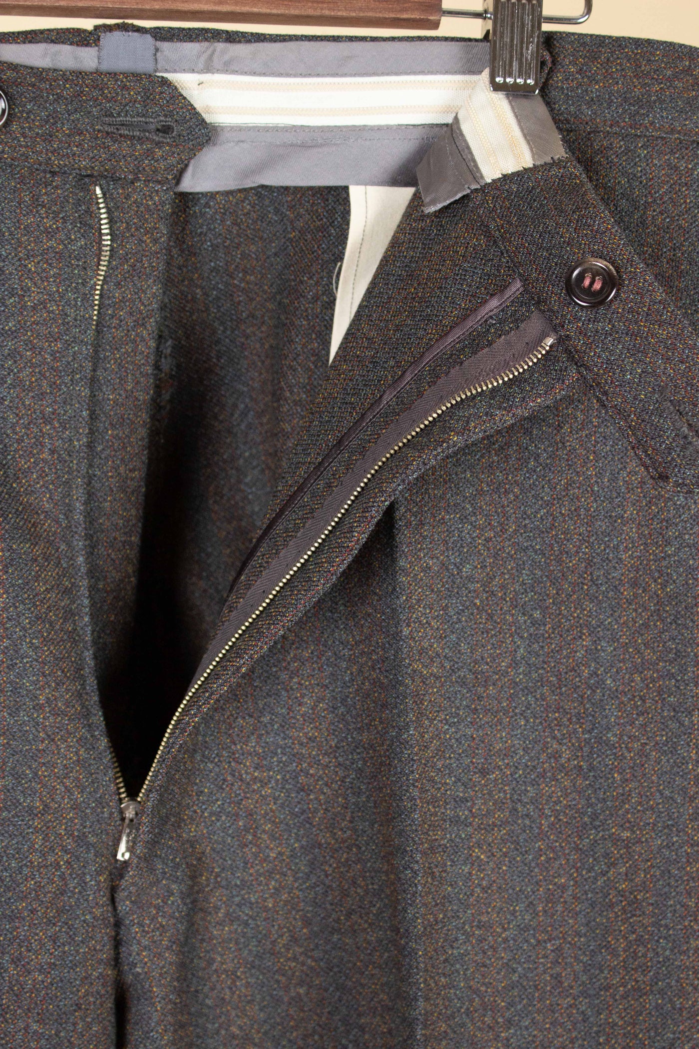 BRITISH 1950S/1960S BROWN-GREEN TWO PIECE SINGLE BREASTED BESPOKE SUIT. SIZE CA EU 52-54