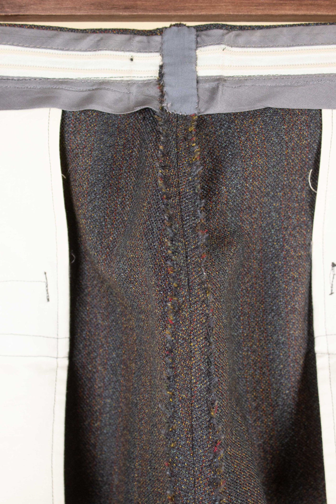BRITISH 1950S/1960S BROWN-GREEN TWO PIECE SINGLE BREASTED BESPOKE SUIT. SIZE CA EU 52-54