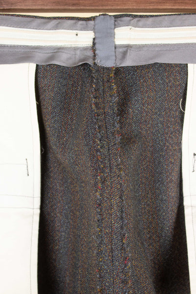 BRITISH 1950S/1960S BROWN-GREEN TWO PIECE SINGLE BREASTED BESPOKE SUIT. SIZE CA EU 52-54