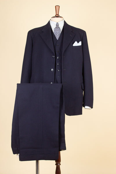 SWEDISH 1930S/1940S DARK BLUE THREE PIECE SINGLE BREASTED SUIT BY KABOM. SIZE CA EU 50-52