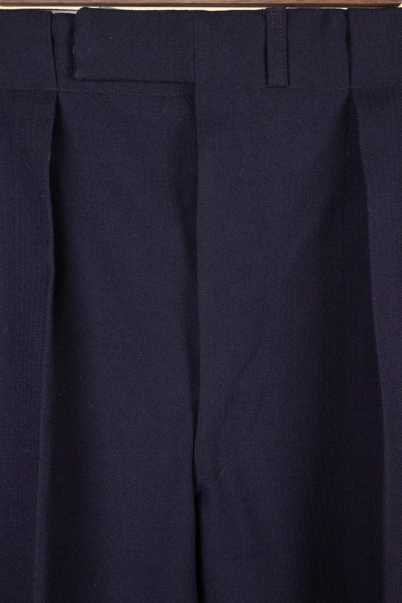 SWEDISH 1930S/1940S DARK BLUE THREE PIECE SINGLE BREASTED SUIT BY KABOM. SIZE CA EU 50-52