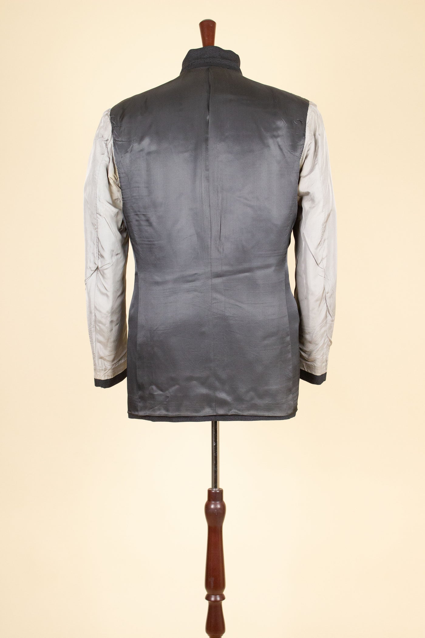 SWEDISH 1950S DARK GREY DOUBLE BREASTED TWO PIECE SUIT BY COLLIJNS. SIZE CA EU 46-48