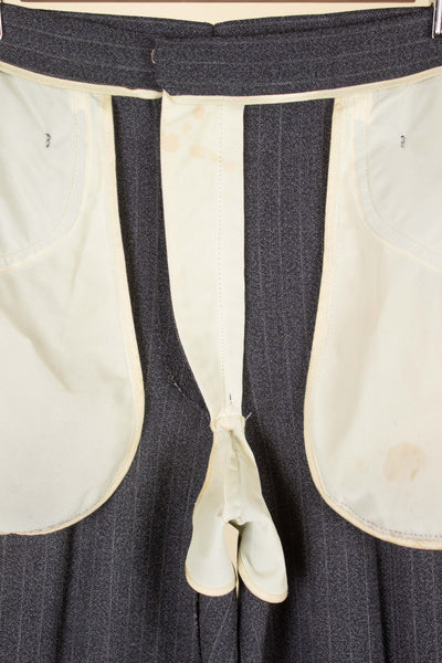 SWEDISH 1960S DARK GREY PINSTRIPED SINGLE BREASTED SUIT BY MAGNI. SIZE CA EU 48