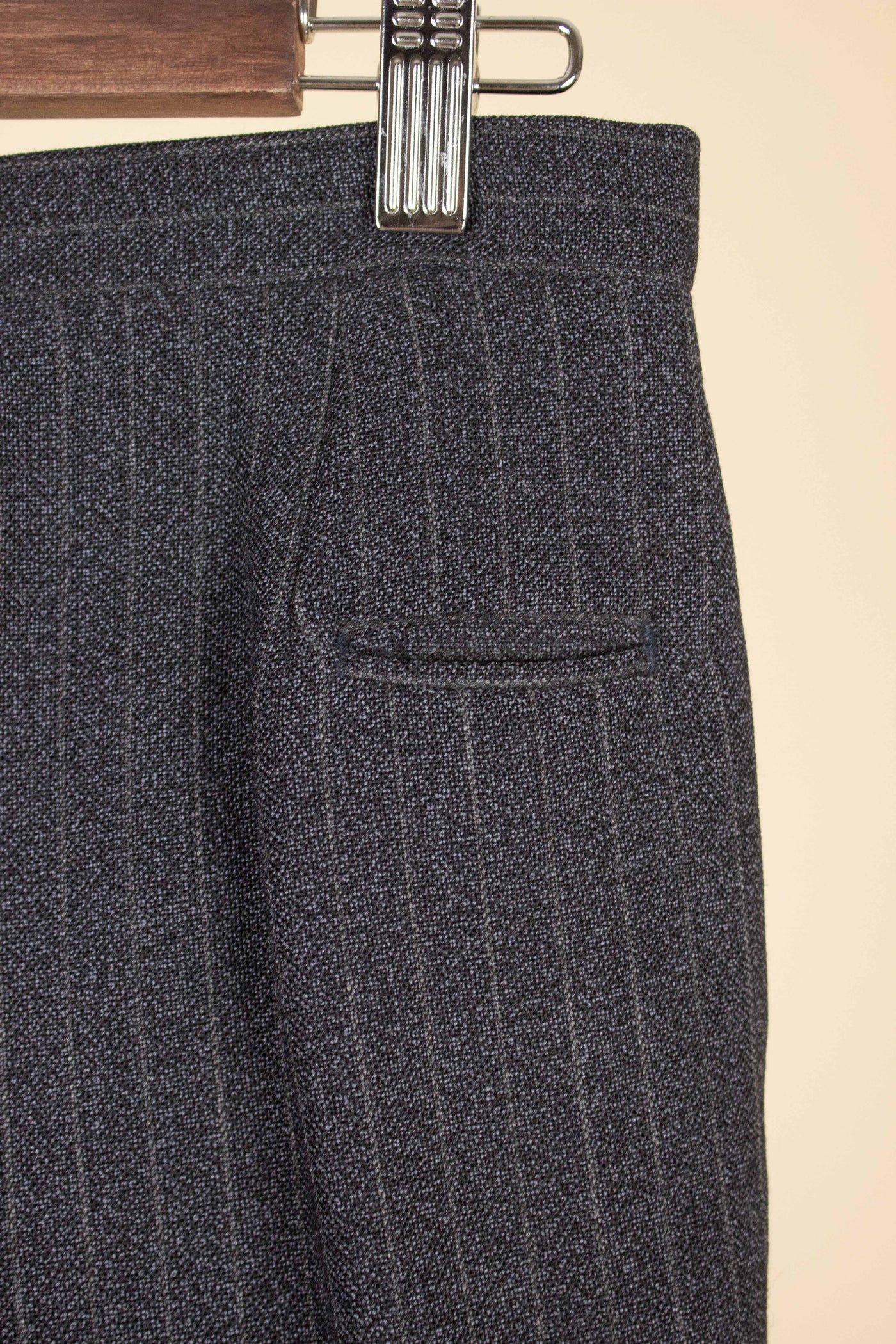 SWEDISH 1960S DARK GREY PINSTRIPED SINGLE BREASTED SUIT BY MAGNI. SIZE CA EU 48