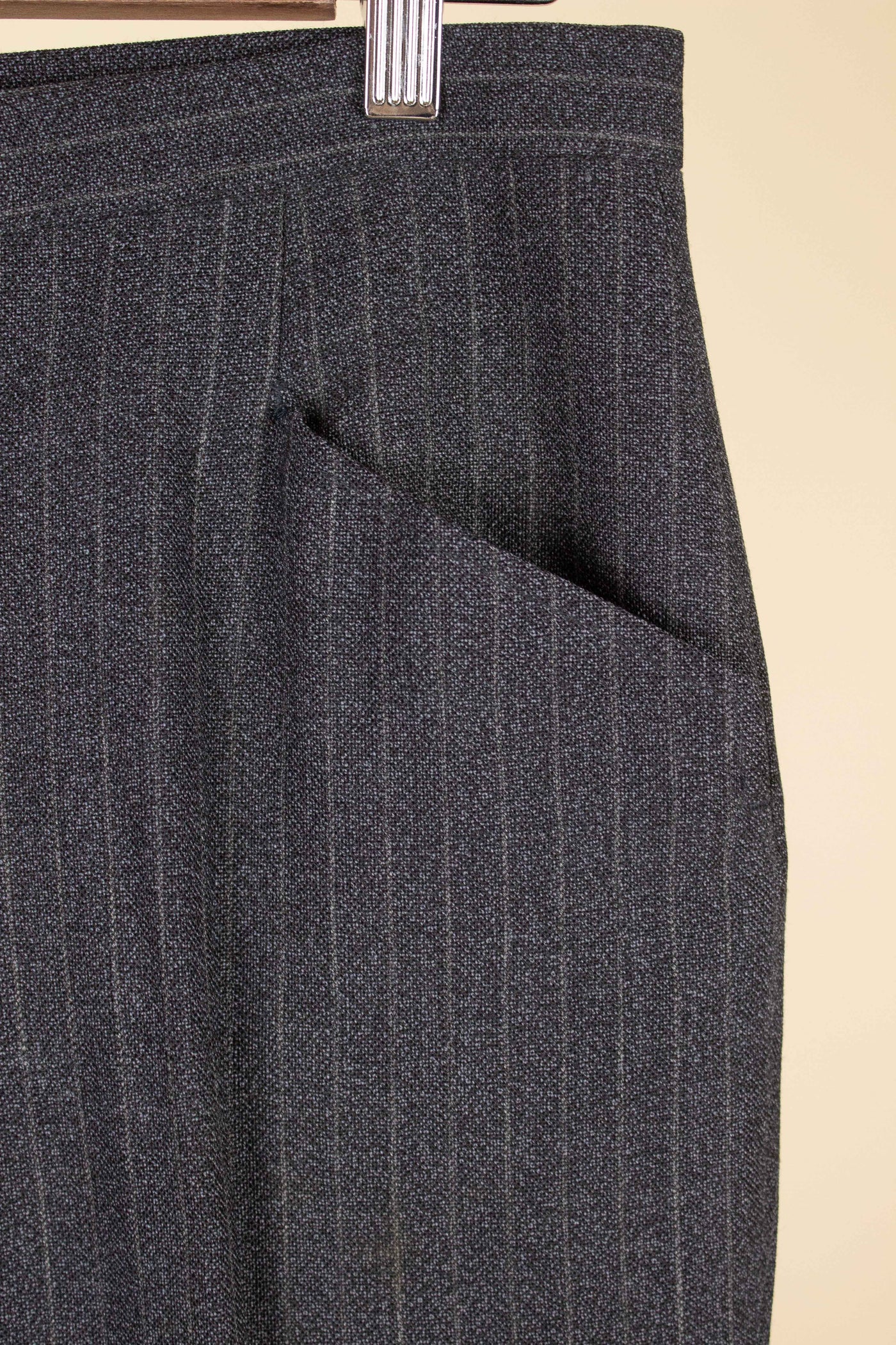 SWEDISH 1960S DARK GREY PINSTRIPED SINGLE BREASTED SUIT BY MAGNI. SIZE CA EU 48