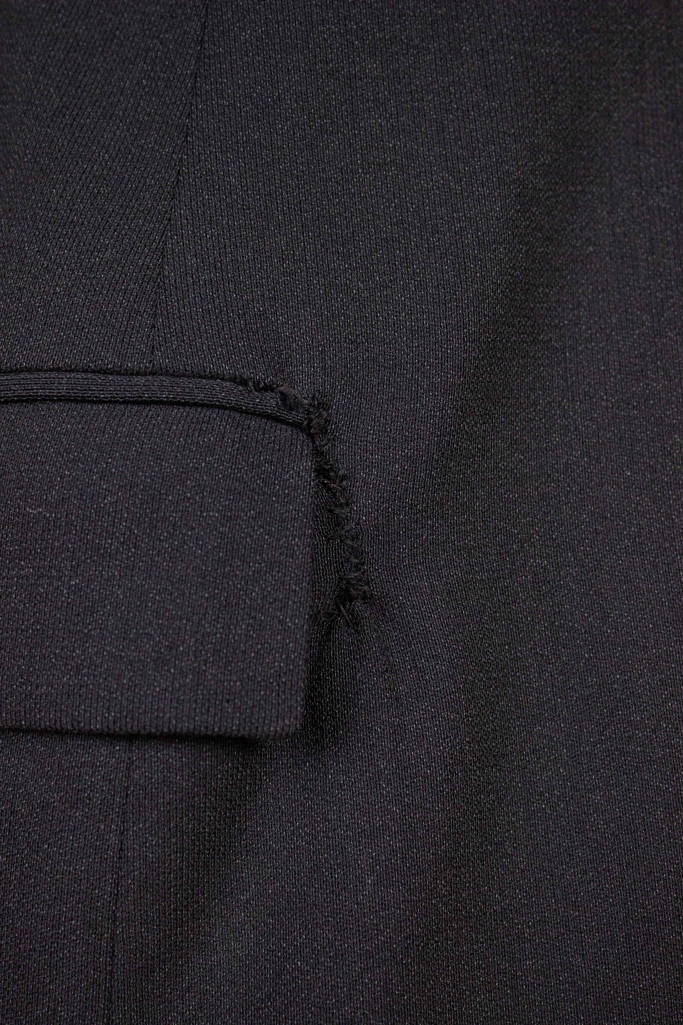 SWEDISH 1940s DARK GREY TWO PIECE SINGLE BREASTED SUIT. SIZE CA EU 54-56