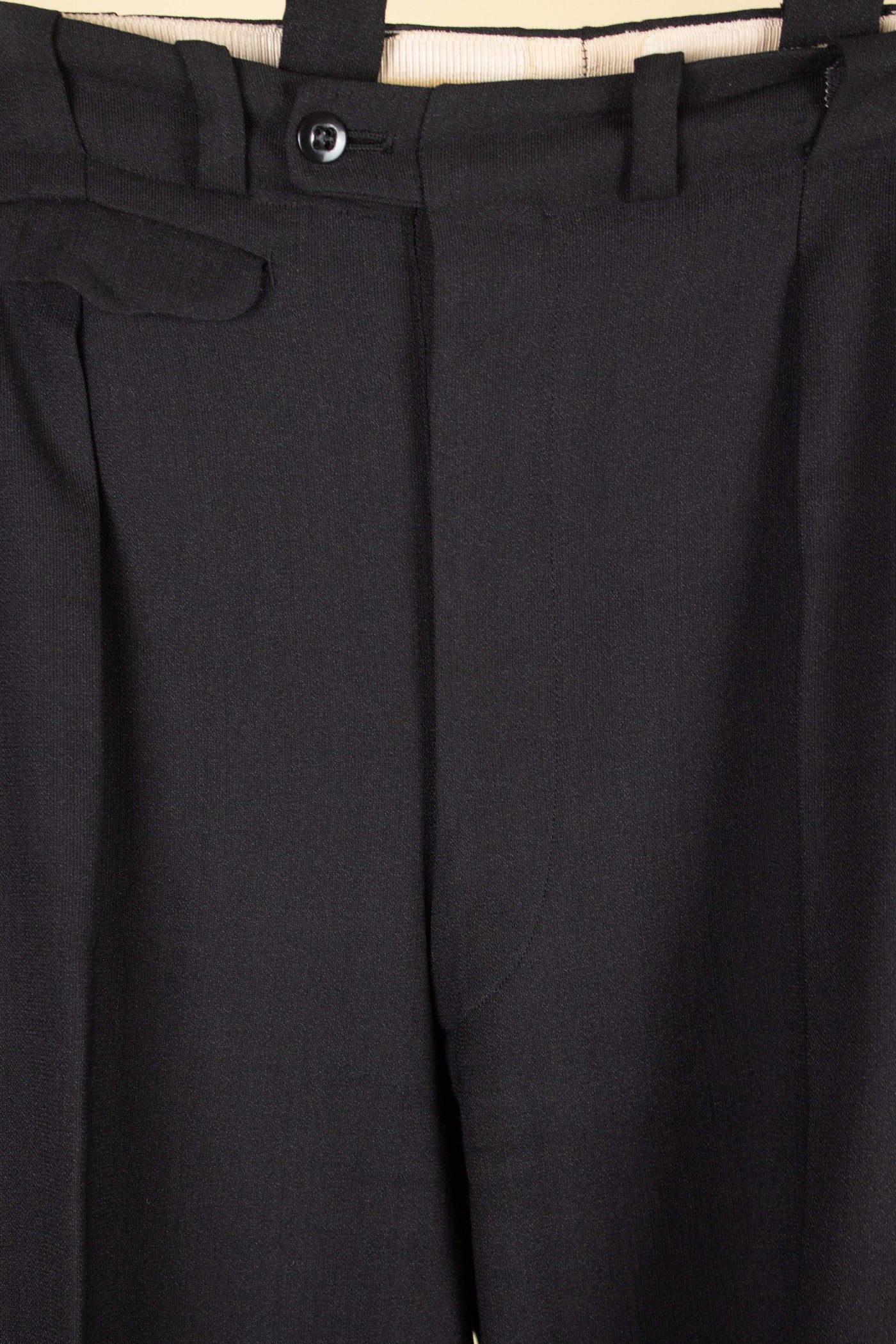 SWEDISH 1940s DARK GREY TWO PIECE SINGLE BREASTED SUIT. SIZE CA EU 54-56