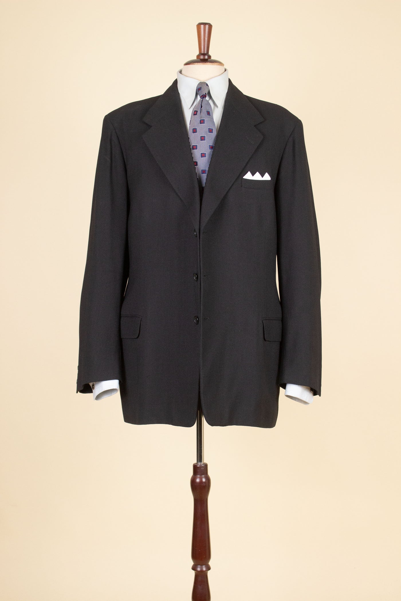 SWEDISH 1940s DARK GREY TWO PIECE SINGLE BREASTED SUIT. SIZE CA EU 54-56