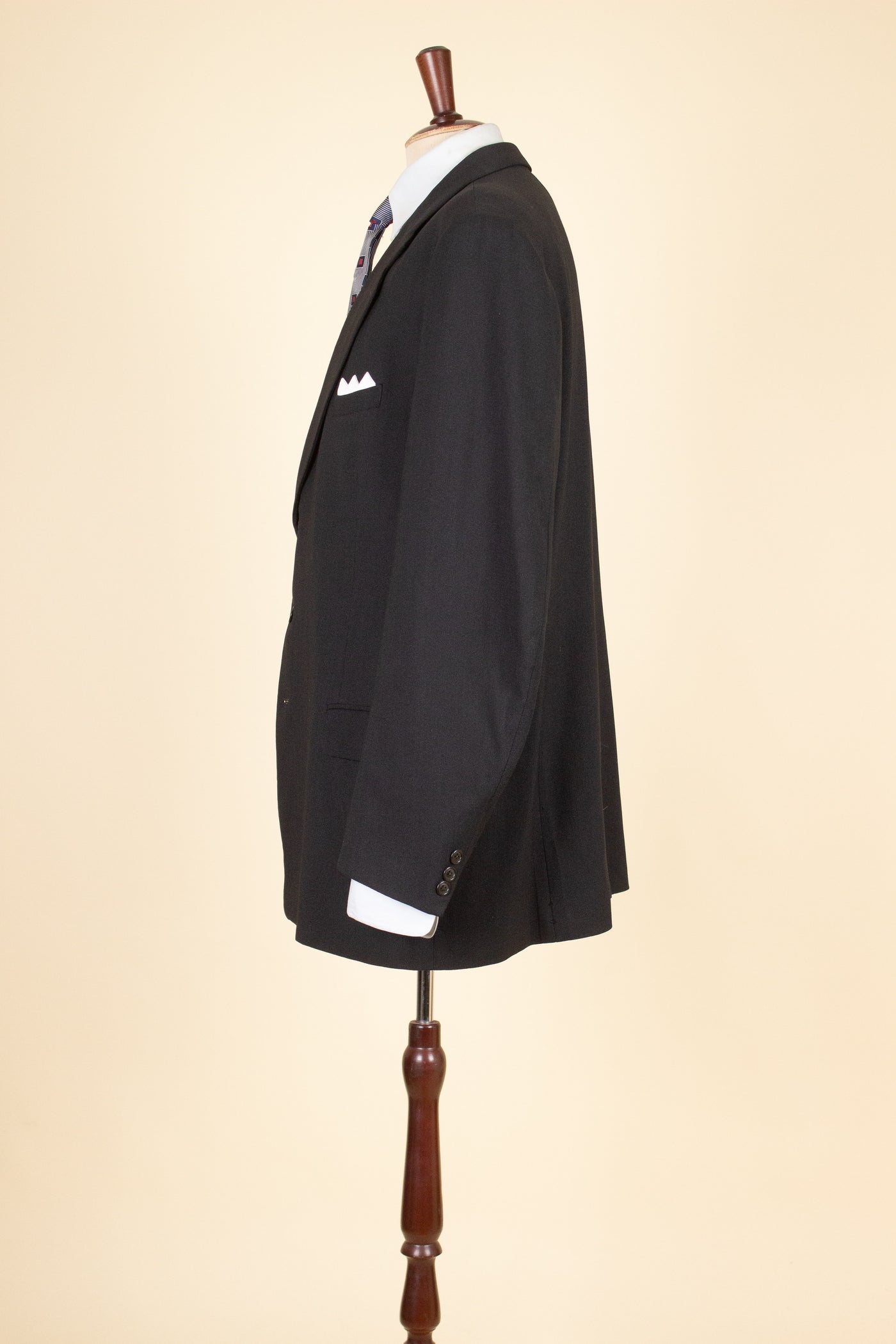 SWEDISH 1940s DARK GREY TWO PIECE SINGLE BREASTED SUIT. SIZE CA EU 54-56