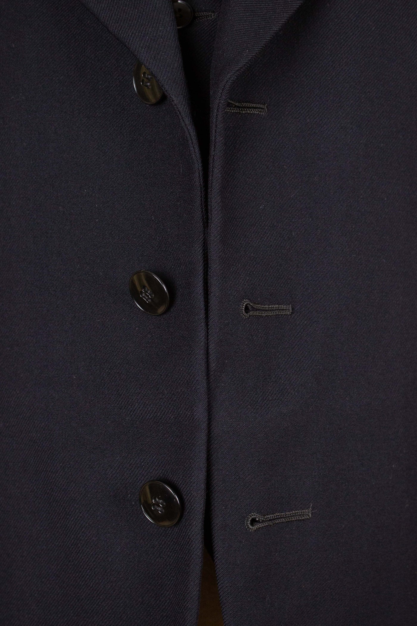 SWEDISH 1930S DARK BLUE THREE PIECE SINGLE BREASTED PEAK LAPEL SUIT. SIZE CA EU 46-48
