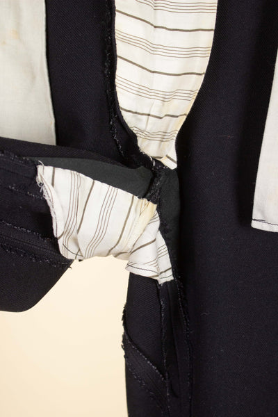 SWEDISH 1930S DARK BLUE THREE PIECE SINGLE BREASTED PEAK LAPEL SUIT. SIZE CA EU 46-48