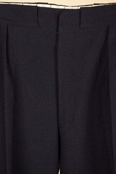SWEDISH 1930S DARK BLUE THREE PIECE SINGLE BREASTED PEAK LAPEL SUIT. SIZE CA EU 46-48