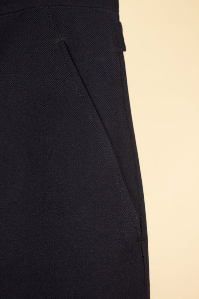 SWEDISH 1930S DARK BLUE THREE PIECE SINGLE BREASTED PEAK LAPEL SUIT. SIZE CA EU 46-48