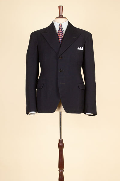 SWEDISH 1930S DARK BLUE THREE PIECE SINGLE BREASTED PEAK LAPEL SUIT. SIZE CA EU 46-48