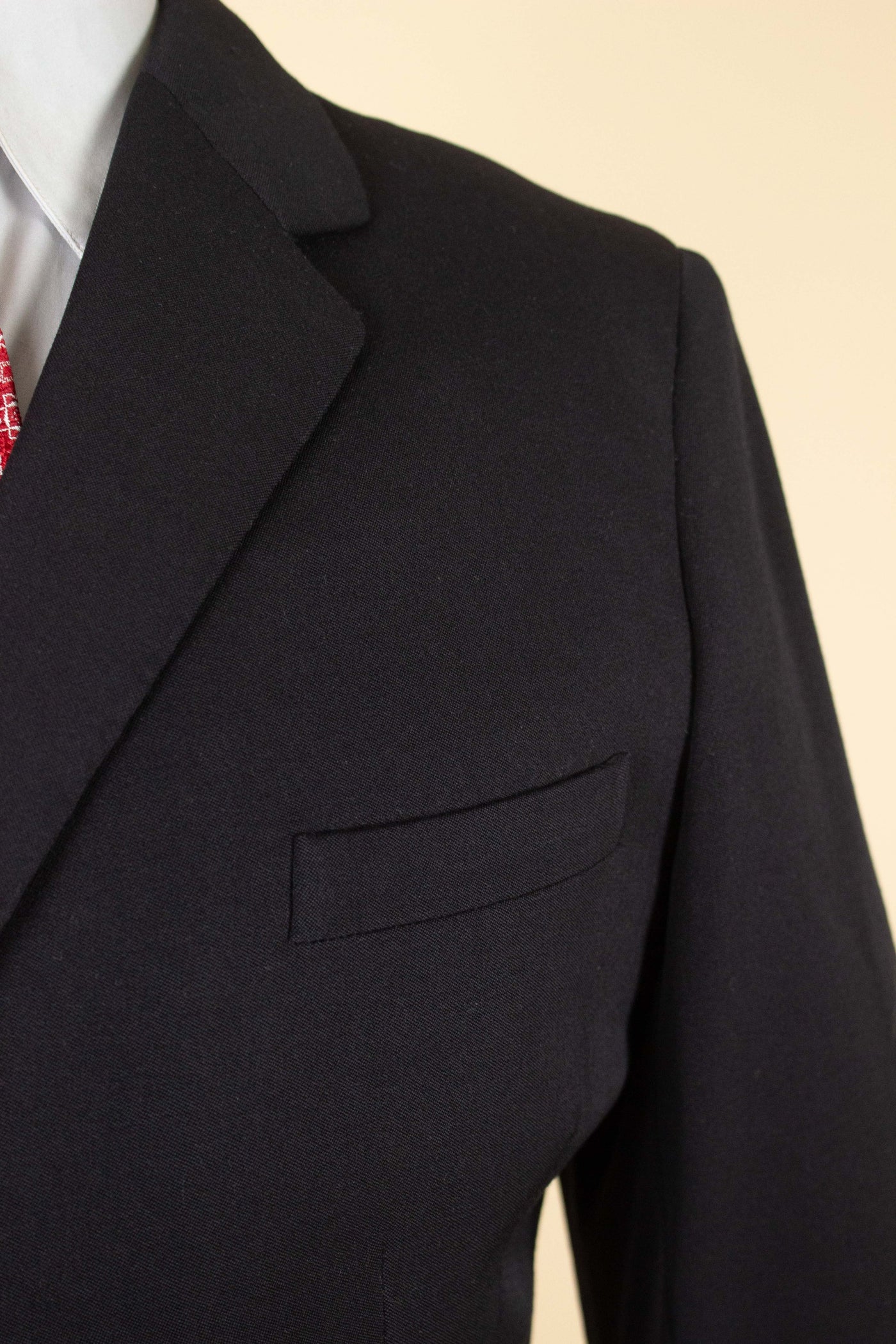 SWEDISH 1940S BLACK THREE PIECE SUIT BY SVENSK-ENGELSKA SKRÄDDERIET. SIZE CA EU 44-46