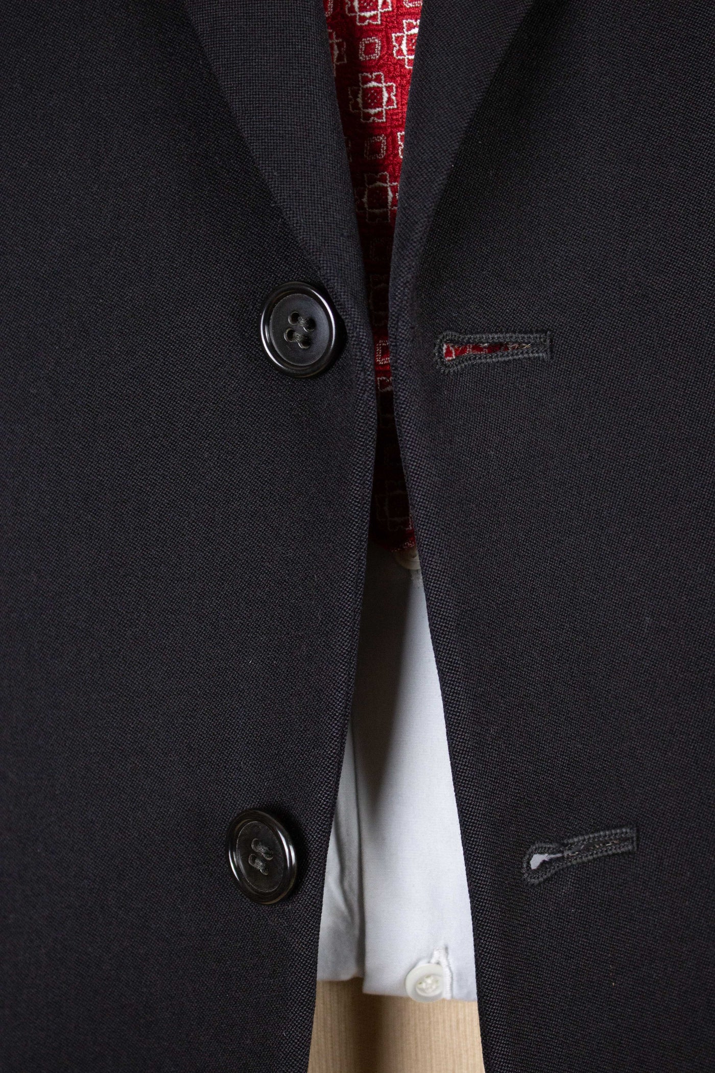 SWEDISH 1940S BLACK THREE PIECE SUIT BY SVENSK-ENGELSKA SKRÄDDERIET. SIZE CA EU 44-46