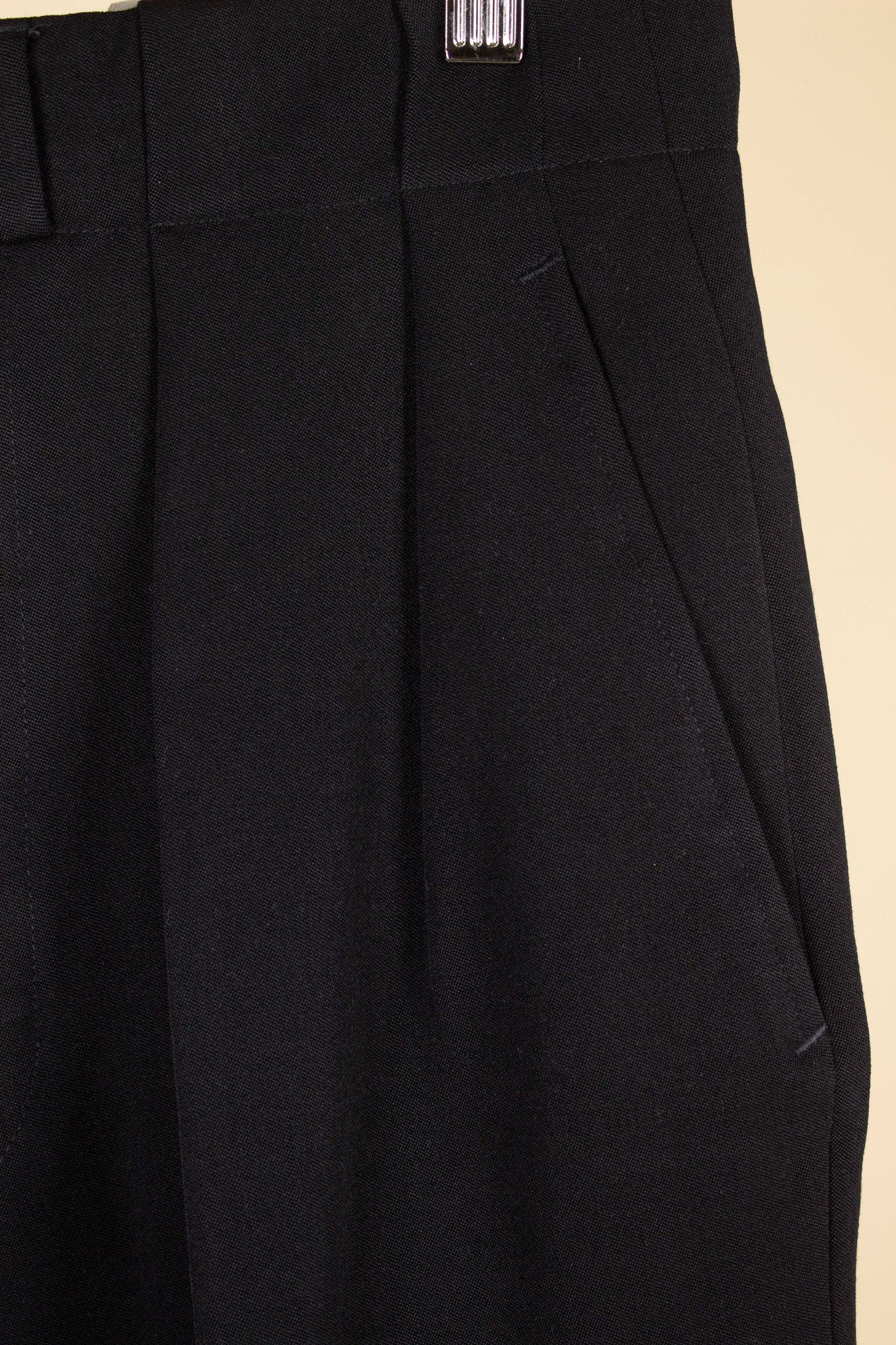 SWEDISH 1940S BLACK THREE PIECE SUIT BY SVENSK-ENGELSKA SKRÄDDERIET. SIZE CA EU 44-46