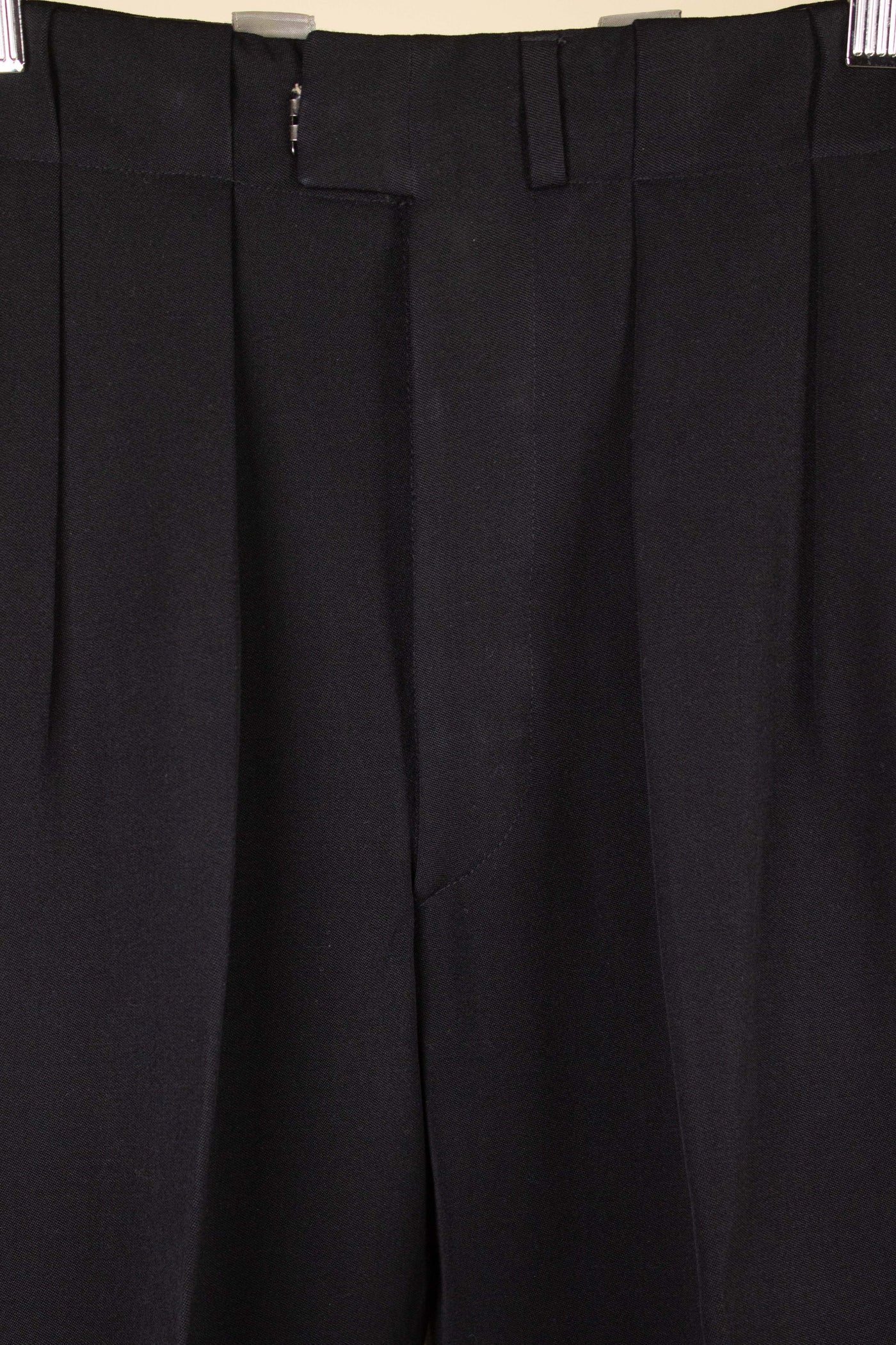 SWEDISH 1940S BLACK THREE PIECE SUIT BY SVENSK-ENGELSKA SKRÄDDERIET. SIZE CA EU 44-46