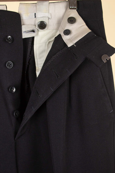 SWEDISH 1940S BLACK THREE PIECE SUIT BY SVENSK-ENGELSKA SKRÄDDERIET. SIZE CA EU 44-46