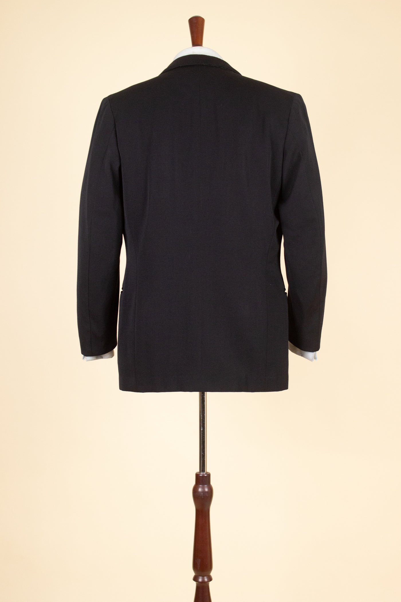 SWEDISH 1940S BLACK THREE PIECE SUIT BY SVENSK-ENGELSKA SKRÄDDERIET. SIZE CA EU 44-46