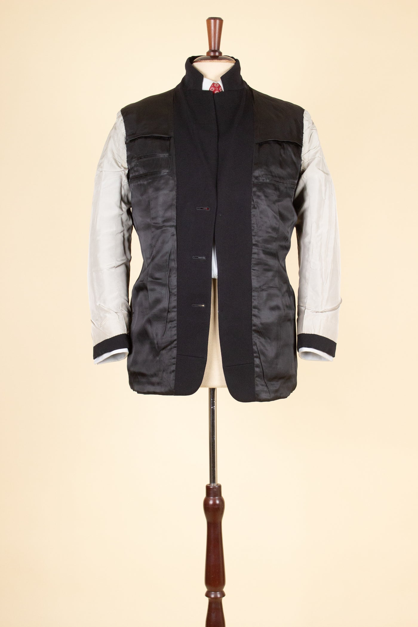 SWEDISH 1940S BLACK THREE PIECE SUIT BY SVENSK-ENGELSKA SKRÄDDERIET. SIZE CA EU 44-46