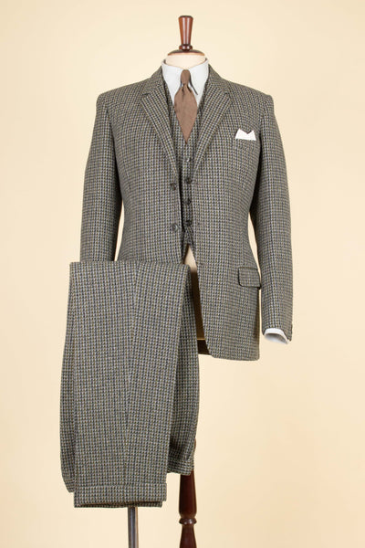 BRITISH 1960S GREY/YELLOW/GREEN PATTERNED THREE PIECE HARRIS TWEED SUIT. SIZE CA EU 44-46