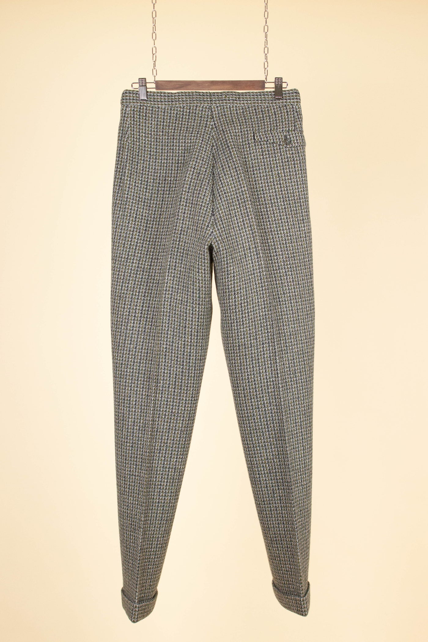 BRITISH 1960S GREY/YELLOW/GREEN PATTERNED THREE PIECE HARRIS TWEED SUIT. SIZE CA EU 44-46