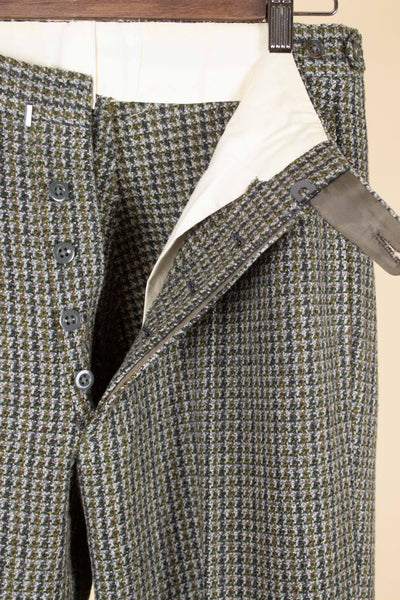 BRITISH 1960S GREY/YELLOW/GREEN PATTERNED THREE PIECE HARRIS TWEED SUIT. SIZE CA EU 44-46