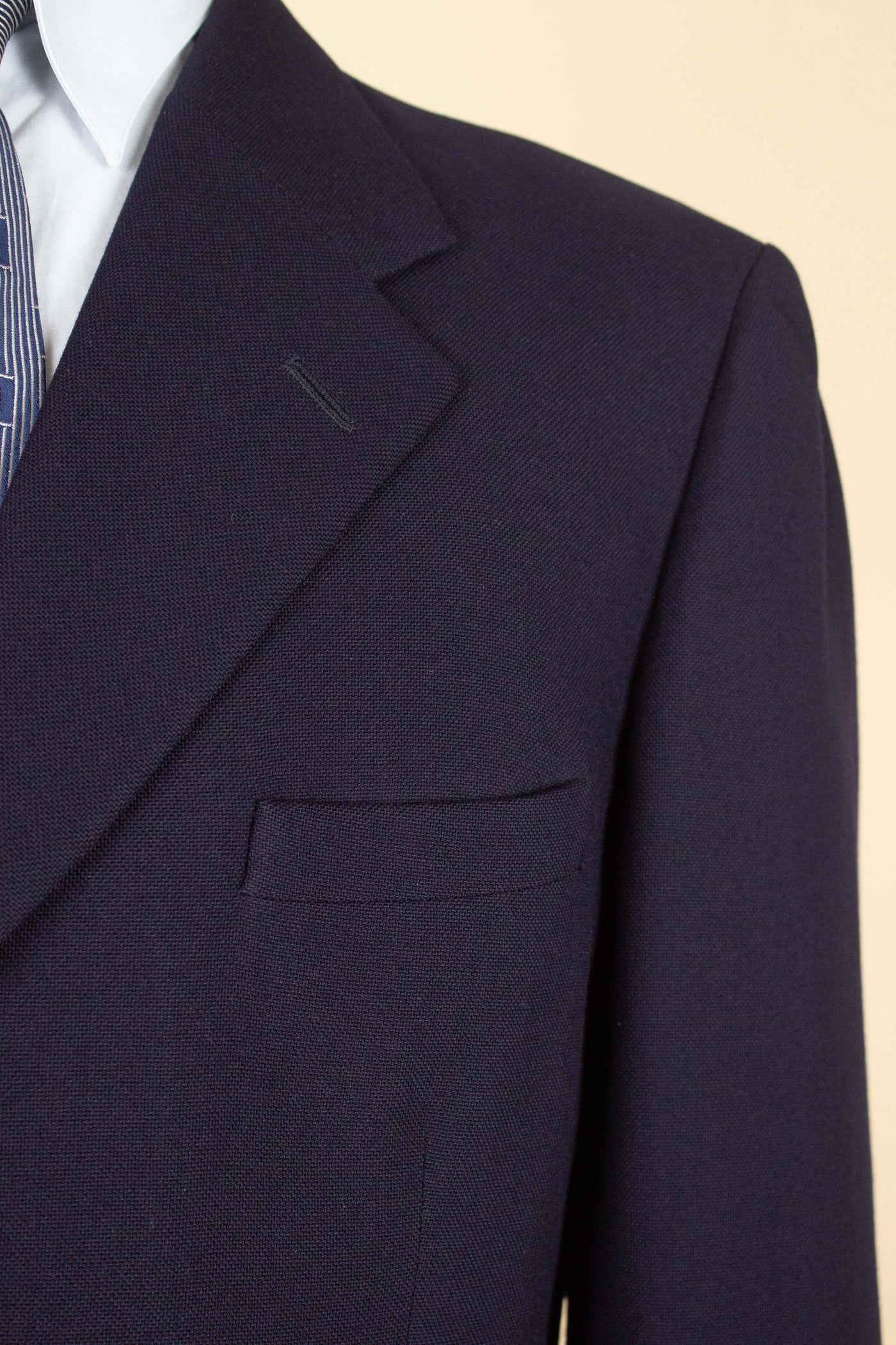 SWEDISH 1940S/1950S DARK BLUE SINGLE BREASTED TWO PIECE SUIT BY KABOM. SIZE CA EU 52