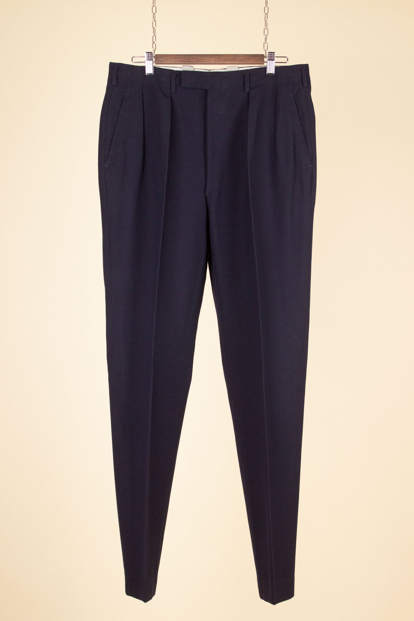 SWEDISH 1940S/1950S DARK BLUE SINGLE BREASTED TWO PIECE SUIT BY KABOM. SIZE CA EU 52