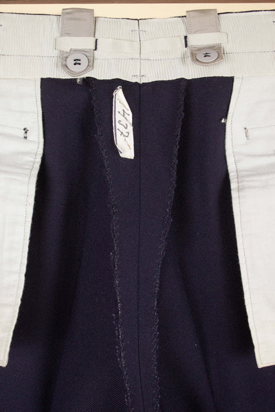 SWEDISH 1940S/1950S DARK BLUE SINGLE BREASTED TWO PIECE SUIT BY KABOM. SIZE CA EU 52