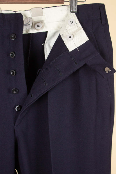 SWEDISH 1940S/1950S DARK BLUE SINGLE BREASTED TWO PIECE SUIT BY KABOM. SIZE CA EU 52