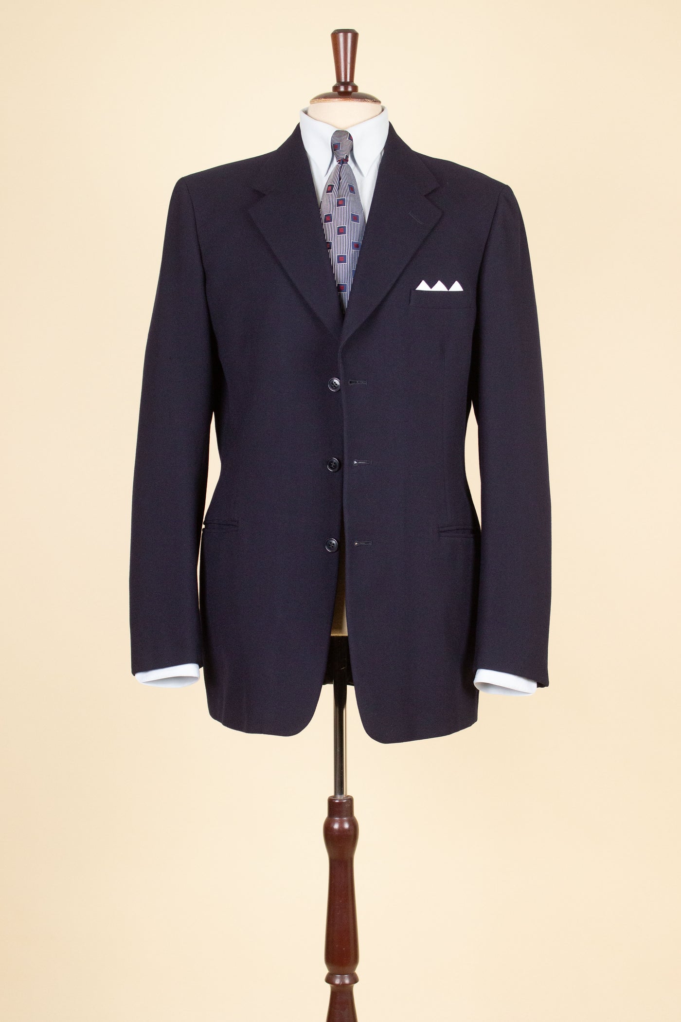 SWEDISH 1940S/1950S DARK BLUE SINGLE BREASTED TWO PIECE SUIT BY KABOM. SIZE CA EU 52
