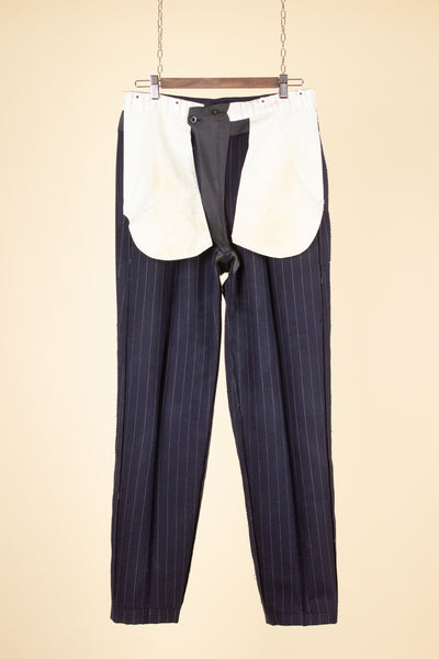 BRITISH 1969 DARK BLUE DOUBLE BREASTED PINSTRIPE BESPOKE SUIT BY HICKS AND SONS. SIZE CA EU 48