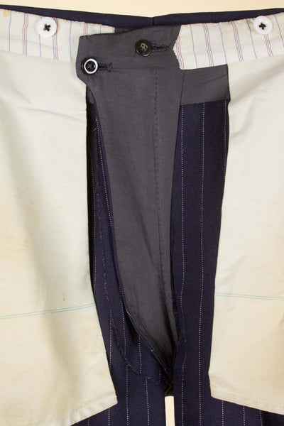 BRITISH 1969 DARK BLUE DOUBLE BREASTED PINSTRIPE BESPOKE SUIT BY HICKS AND SONS. SIZE CA EU 48