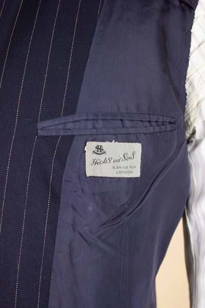 BRITISH 1969 DARK BLUE DOUBLE BREASTED PINSTRIPE BESPOKE SUIT BY HICKS AND SONS. SIZE CA EU 48