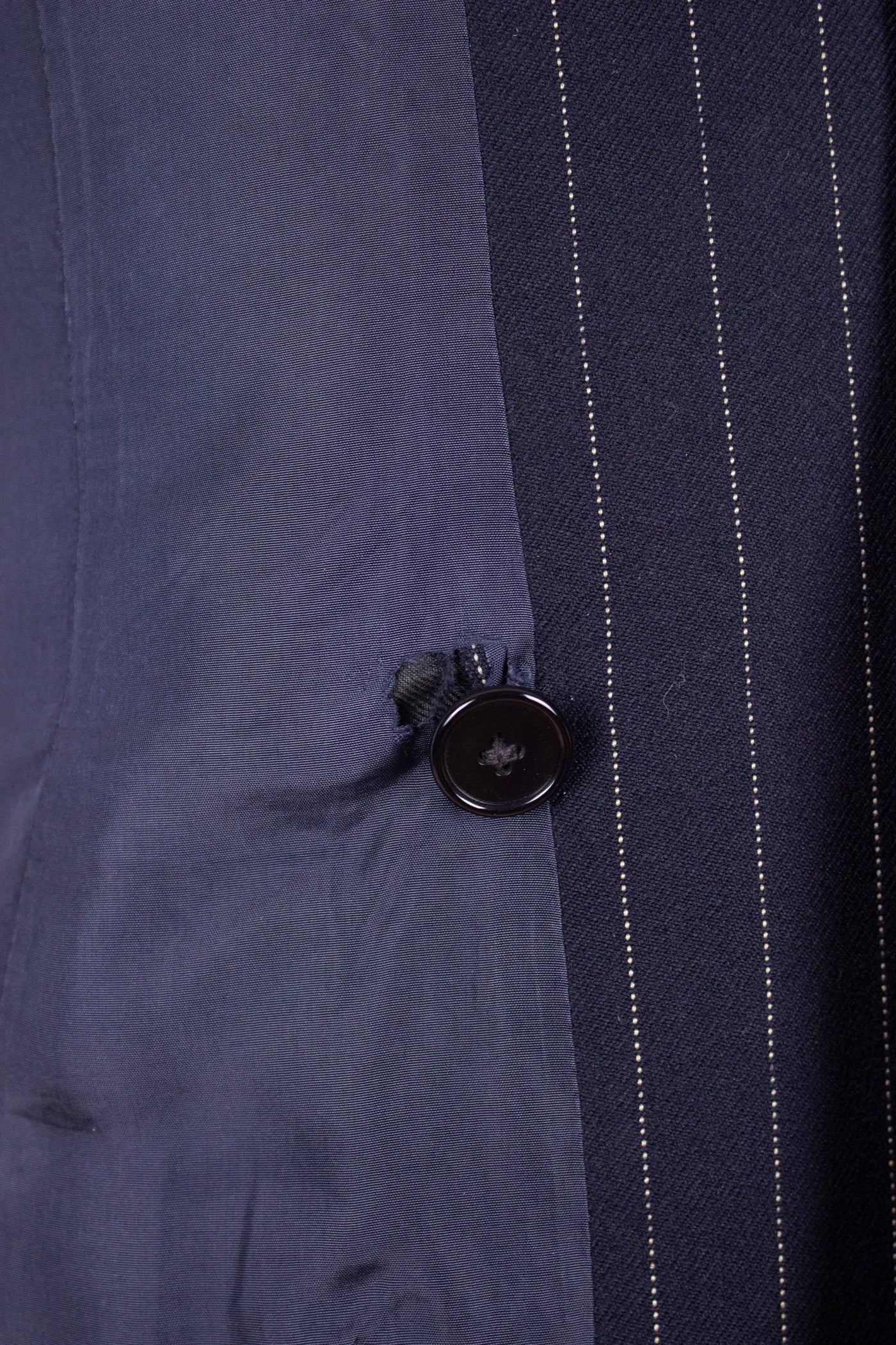 BRITISH 1969 DARK BLUE DOUBLE BREASTED PINSTRIPE BESPOKE SUIT BY HICKS AND SONS. SIZE CA EU 48