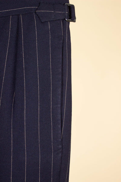 BRITISH 1969 DARK BLUE DOUBLE BREASTED PINSTRIPE BESPOKE SUIT BY HICKS AND SONS. SIZE CA EU 48