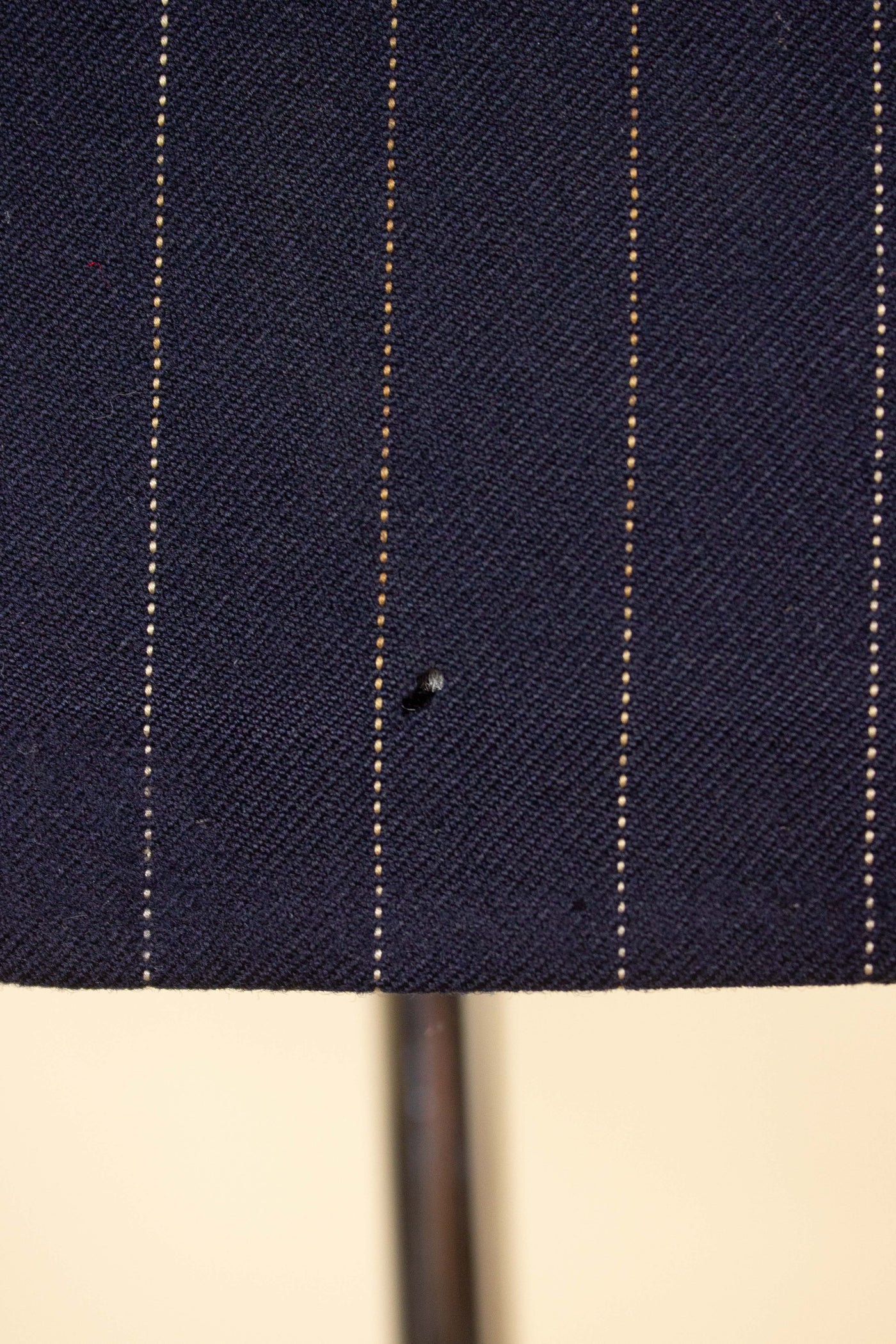 BRITISH 1969 DARK BLUE DOUBLE BREASTED PINSTRIPE BESPOKE SUIT BY HICKS AND SONS. SIZE CA EU 48
