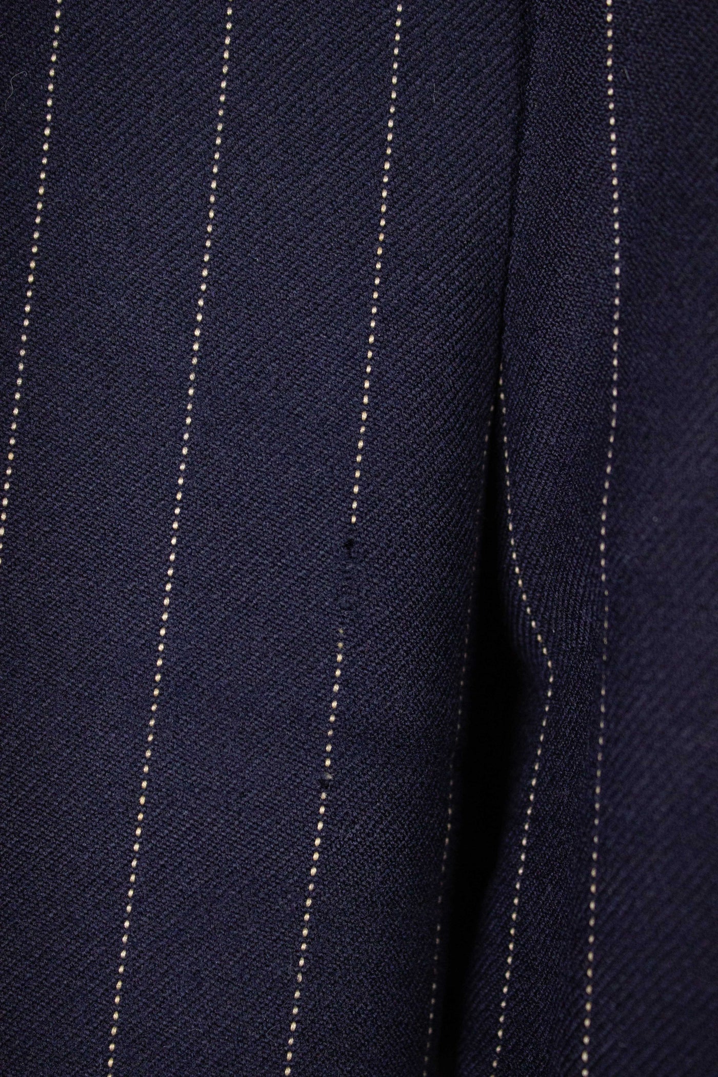 BRITISH 1969 DARK BLUE DOUBLE BREASTED PINSTRIPE BESPOKE SUIT BY HICKS AND SONS. SIZE CA EU 48