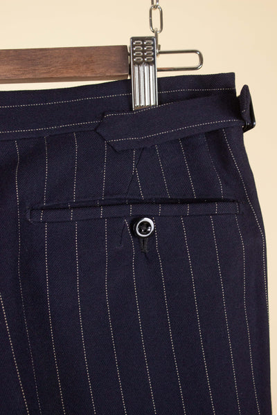 BRITISH 1969 DARK BLUE DOUBLE BREASTED PINSTRIPE BESPOKE SUIT BY HICKS AND SONS. SIZE CA EU 48