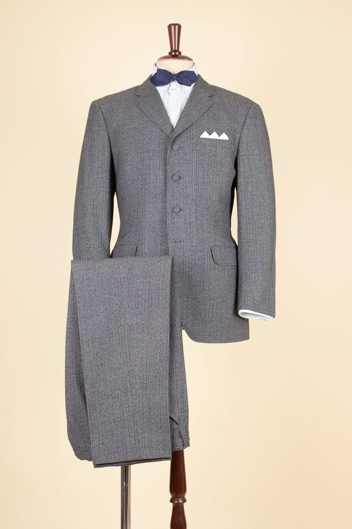 SWEDISH 1960S GREY TWO PIECE SINGLE BREASTED SUIT BY HAGENFELDT. SIZE CA EU 48