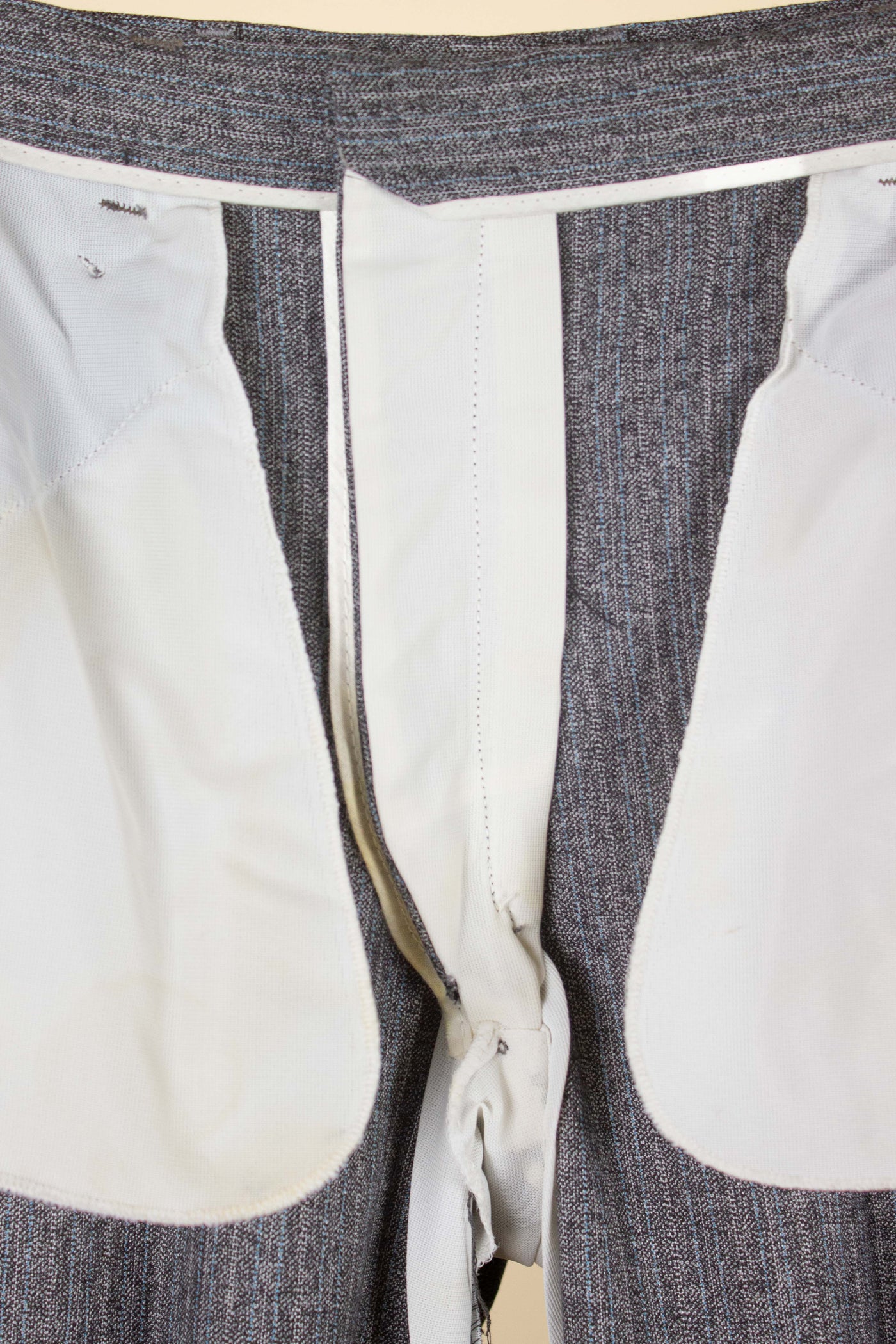 SWEDISH 1960S GREY TWO PIECE SINGLE BREASTED SUIT BY HAGENFELDT. SIZE CA EU 48