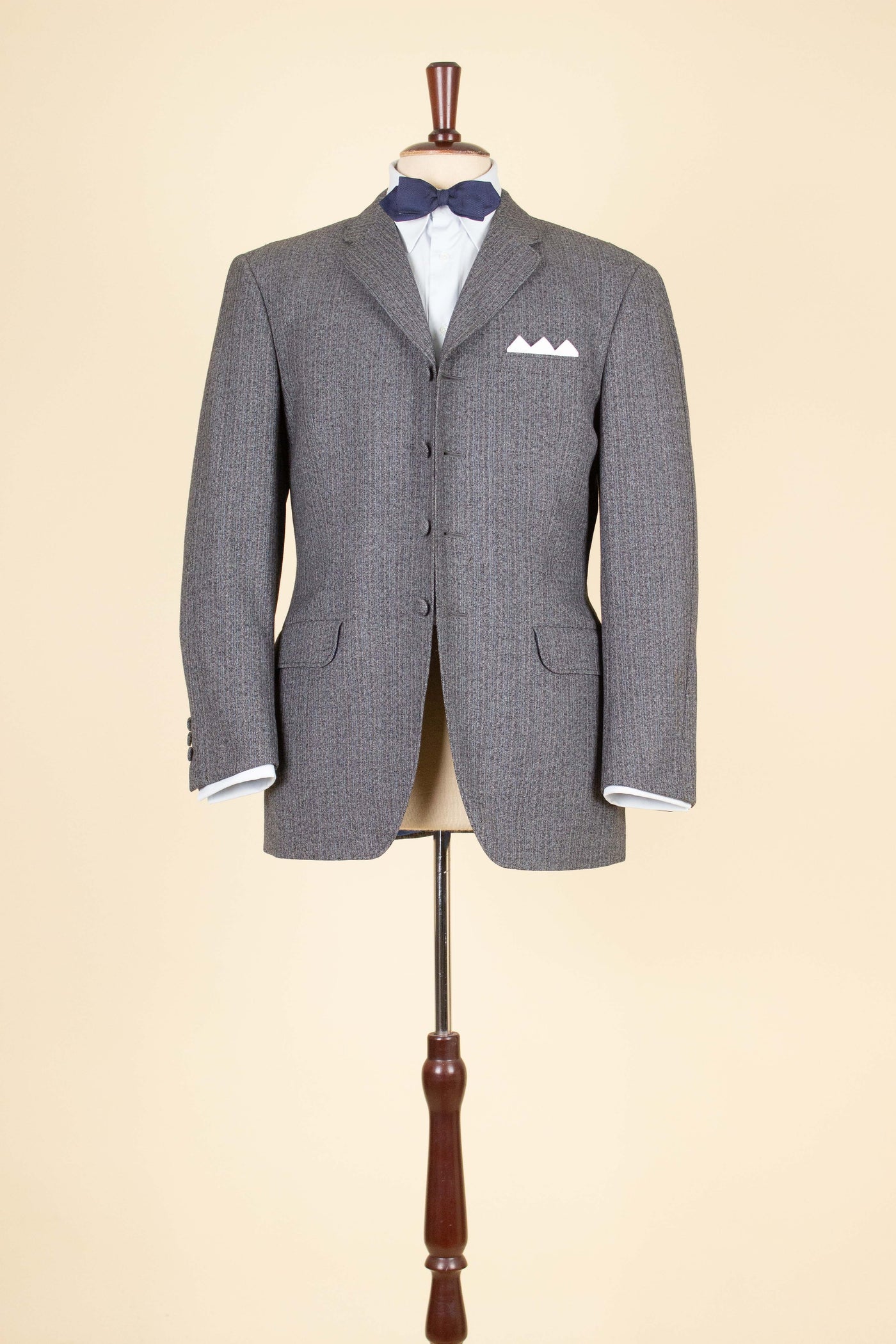 SWEDISH 1960S GREY TWO PIECE SINGLE BREASTED SUIT BY HAGENFELDT. SIZE CA EU 48