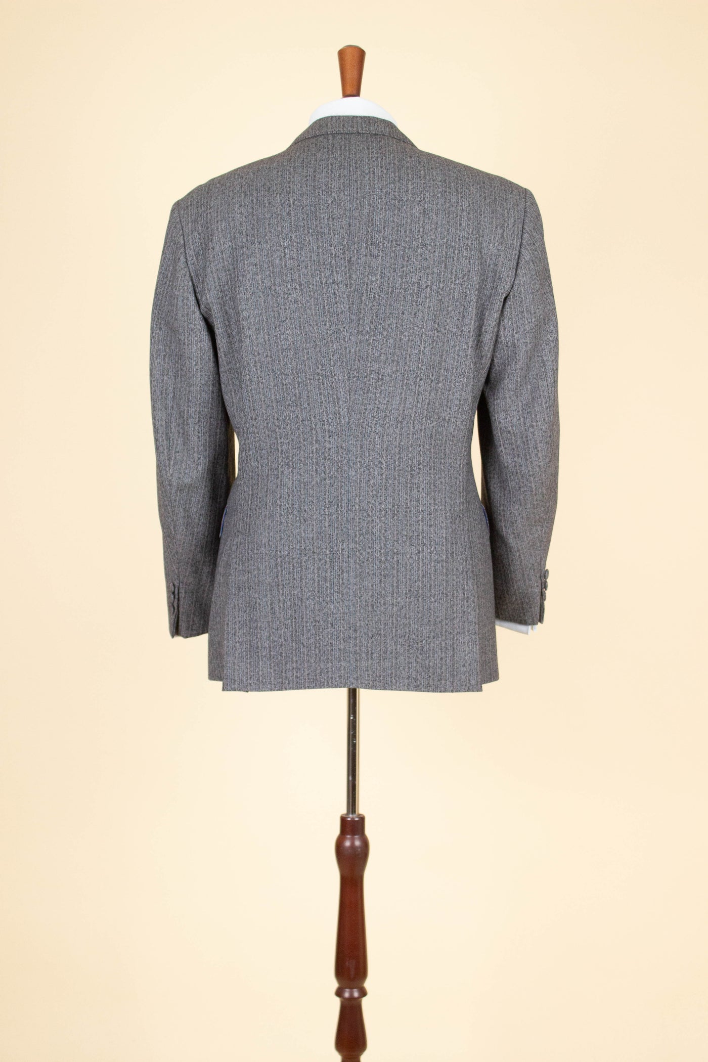 SWEDISH 1960S GREY TWO PIECE SINGLE BREASTED SUIT BY HAGENFELDT. SIZE CA EU 48